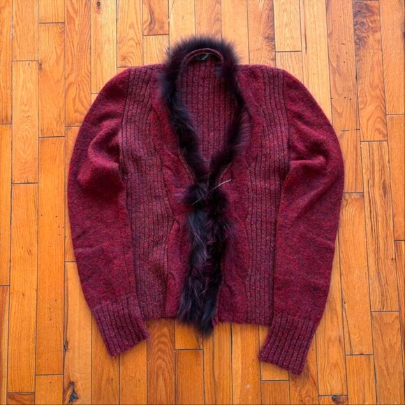 red sweater - Picture 1 of 5
